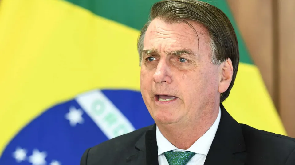 Bolsonaro diz esperar que Trump ajude a reverter sua inelegibilidade