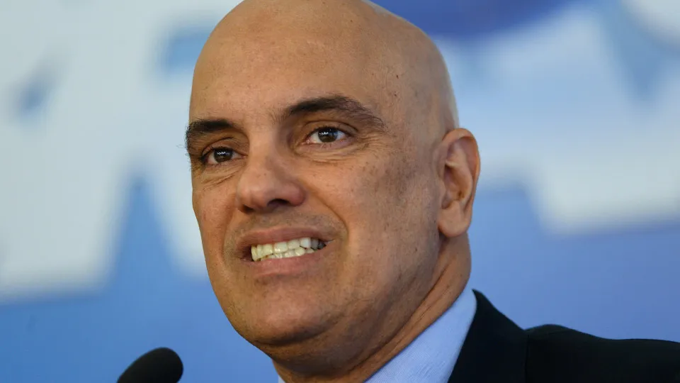 Moraes volta a criticar big techs e brinca: 'não sou comunista, não é possível que acreditem'